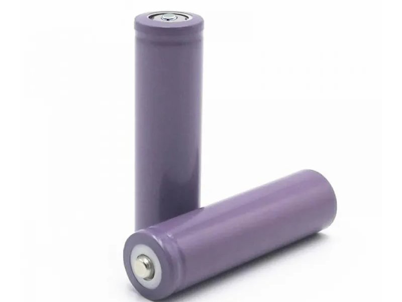 18650 3.7V 2200mAh Lithium-Ion Rechargeable Cell (Top)